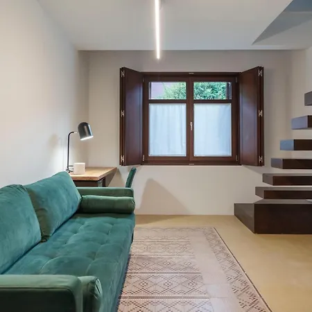 La Moderna Hotel *