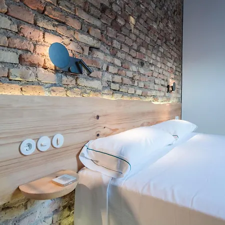 La Moderna Hotel