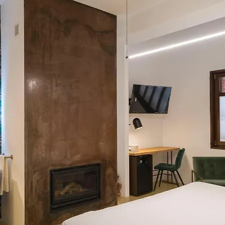 La Moderna Hotel