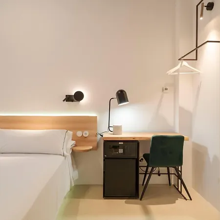 La Moderna Hotel