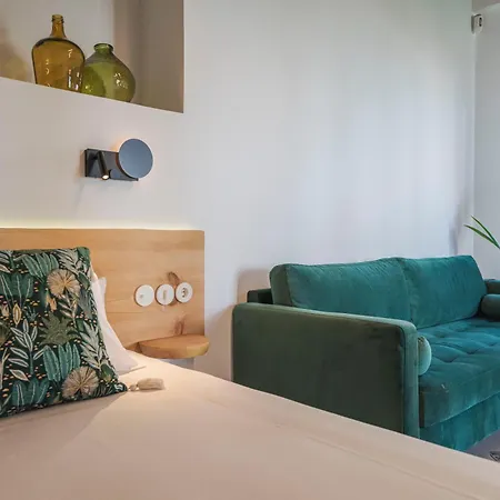 La Moderna Hotel