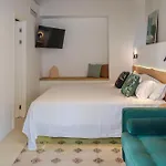 La Moderna Otel *