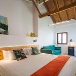 Otel La Moderna *