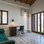 La Moderna Otel *