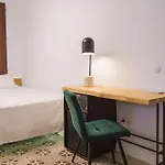 La Moderna Otel *