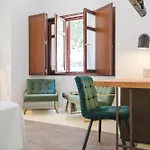 La Moderna Otel *