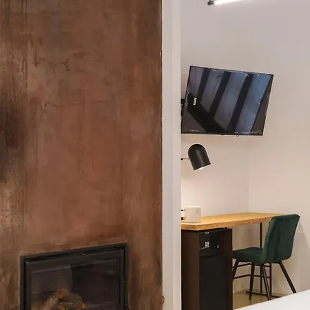 La Moderna Hotel