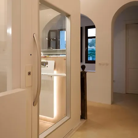 La Moderna Hotel *