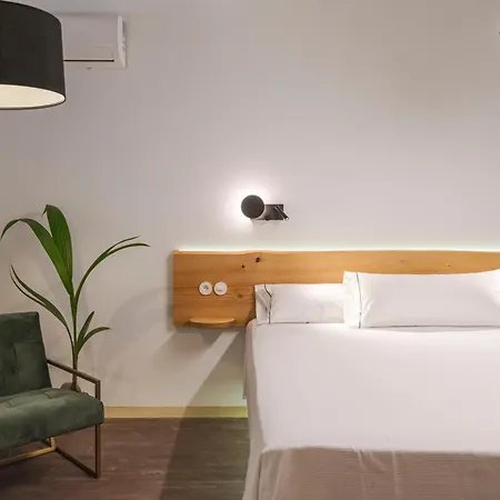 La Moderna Hotel