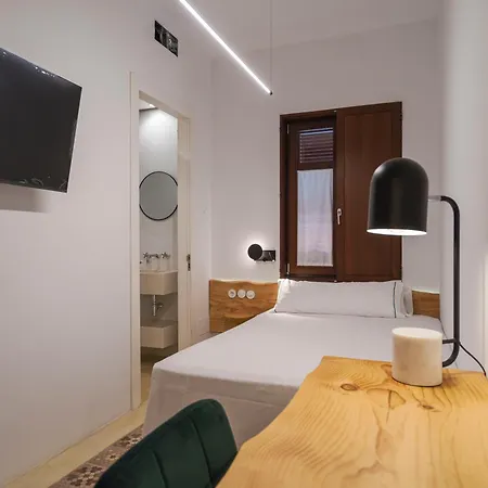 La Moderna Hotel *