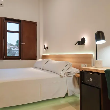 La Moderna Hotel