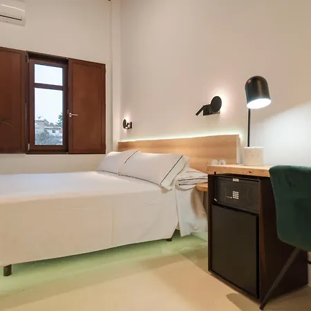 La Moderna Hotel