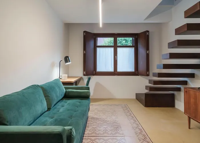 La Moderna Hotel *
