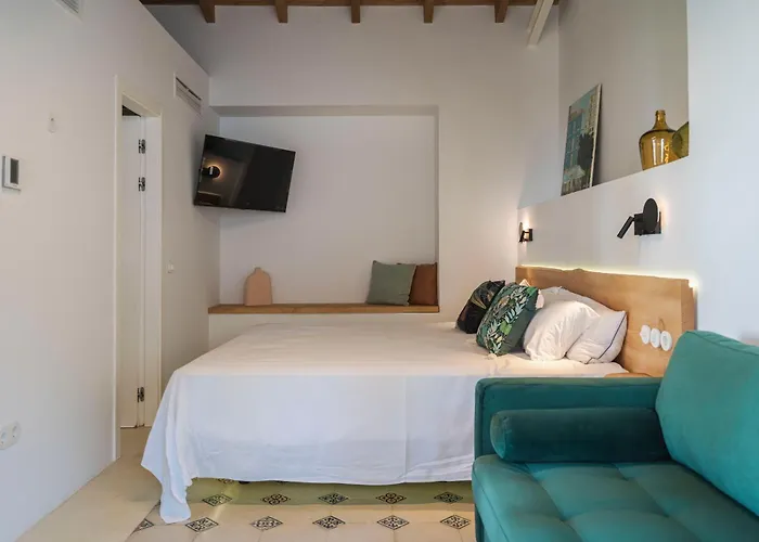 La Moderna Hotel