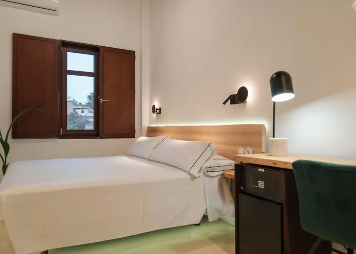La Moderna Hotel