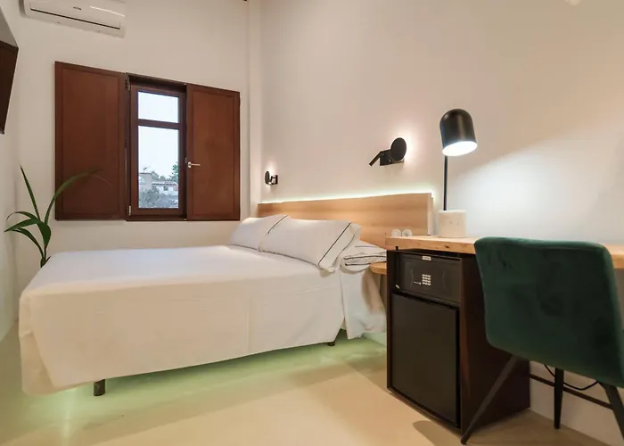 La Moderna Hotel