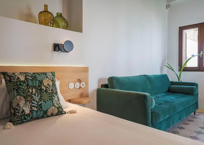 La Moderna Hotel